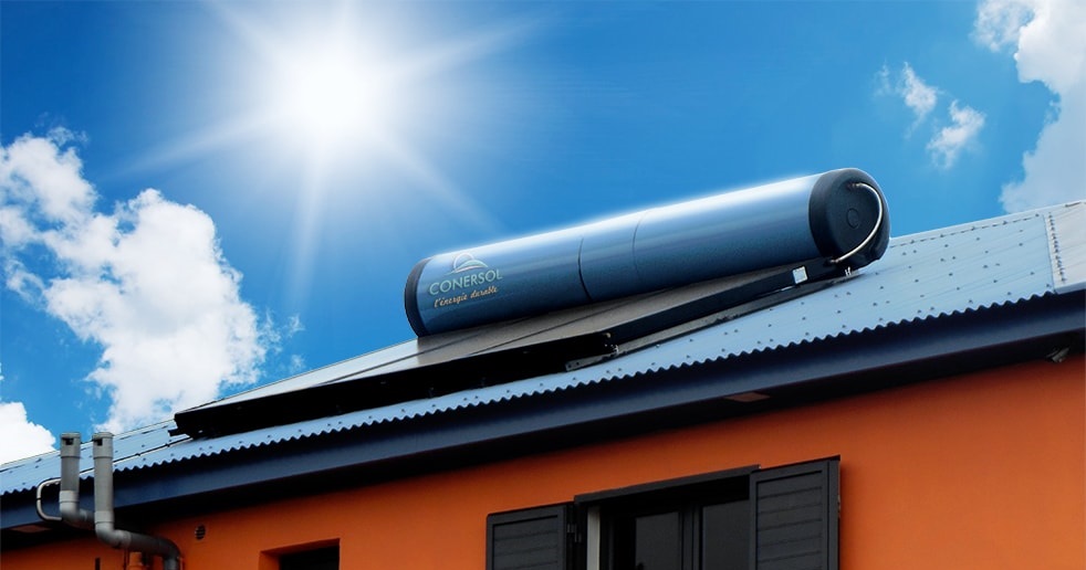 ballon solaire sur le toit d'une maison